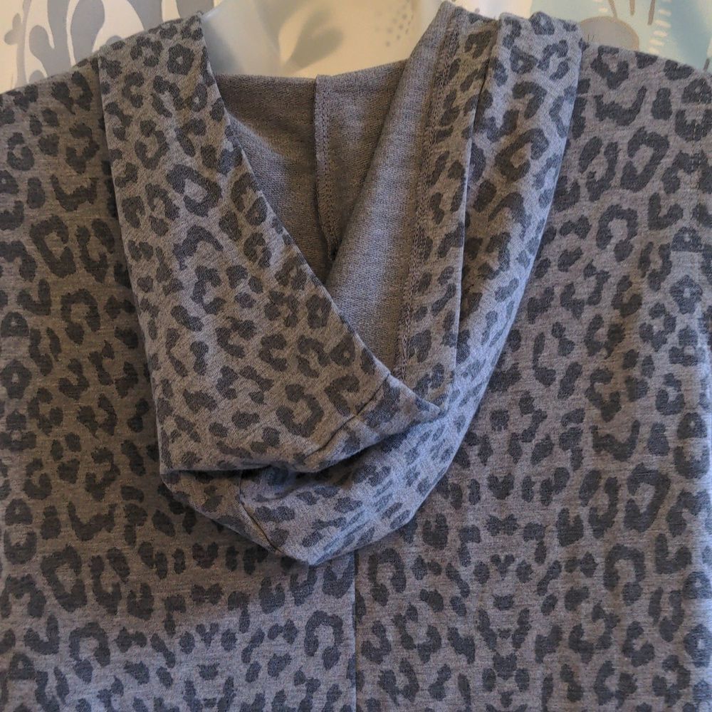 2/$20 Collection by Bobeau Grey Leopard Print Casual Cotton Dress w/Hood Sz XS - Picture 6 of 9